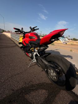 2022 Ducati streetfighter V2