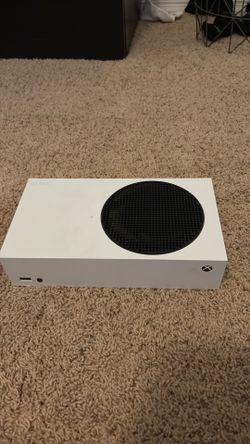 Xbox series S 256gb COMES WITH FREE ADD ONS