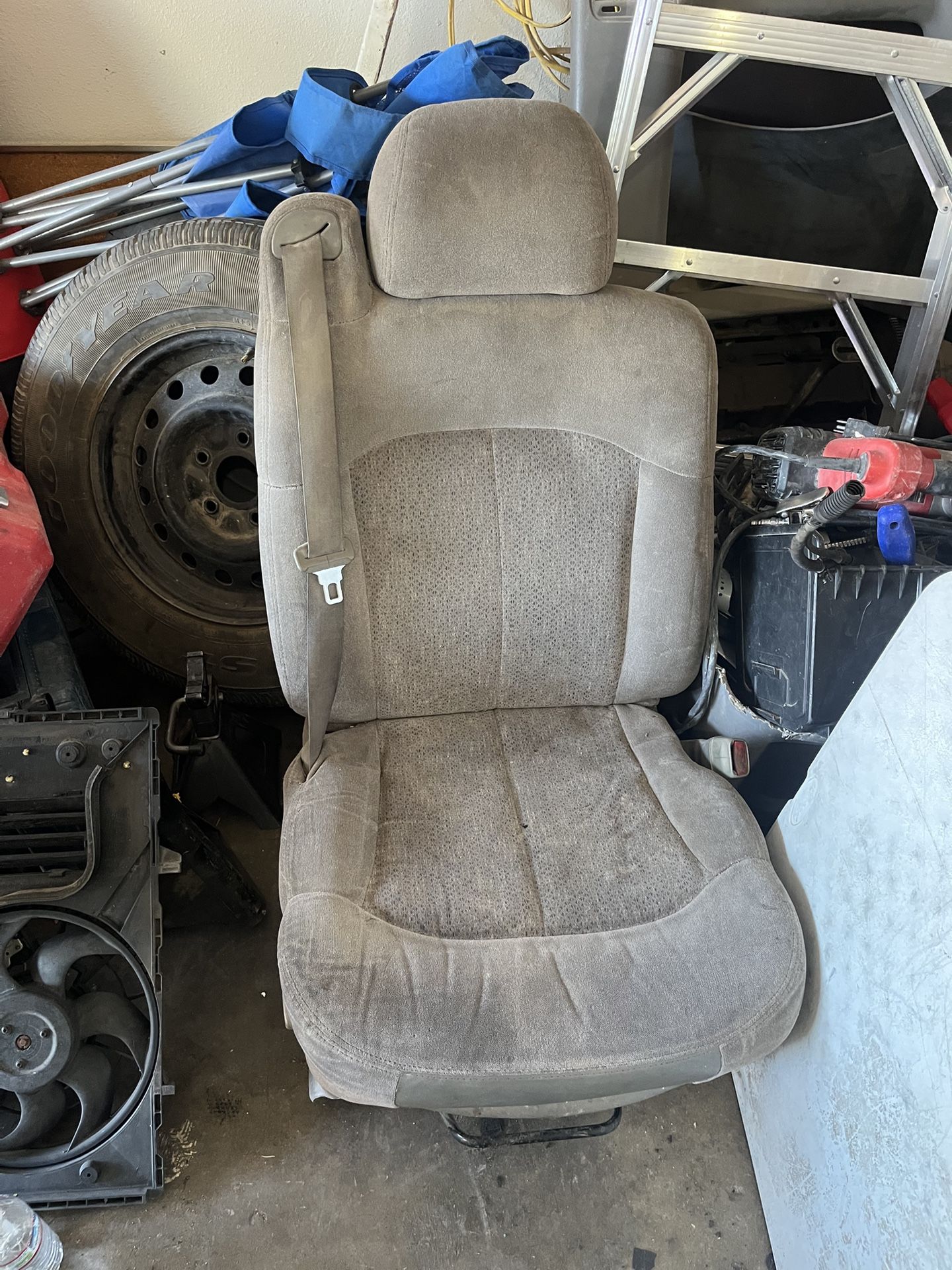 Passenger Seat 00 Silverado