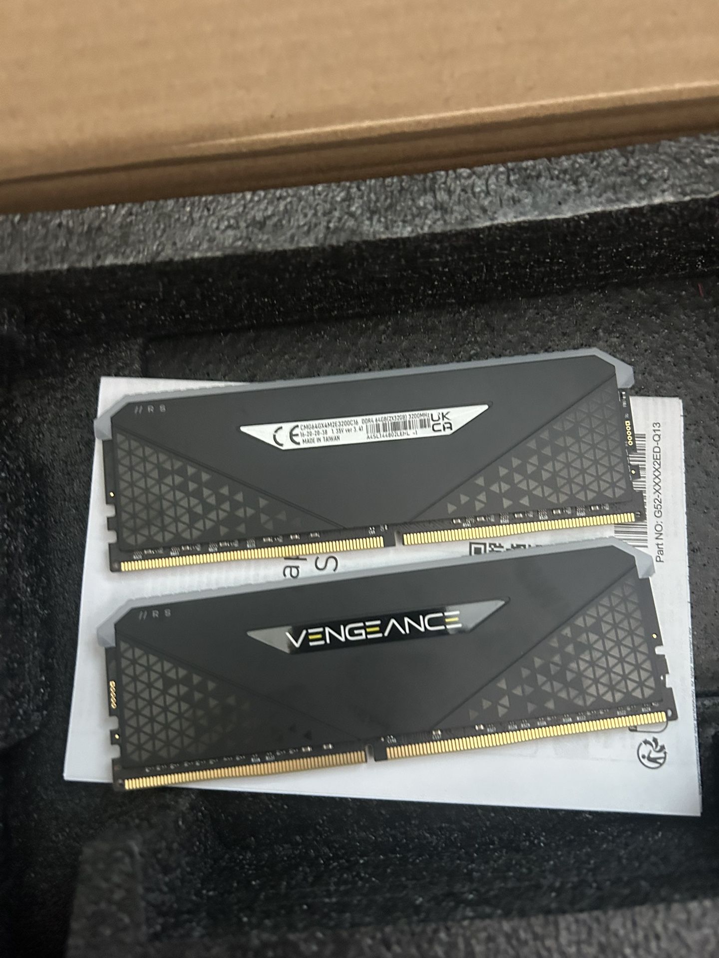 CORSAIR VENGEANCE RGB DDR4 64 GB RAM
