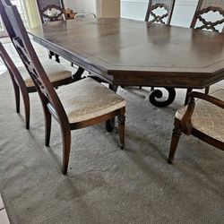ANTIQUE DINING ROOM TABLE & CHAIRS (DELIVERY AVAILABLE