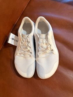 Tennis shoes