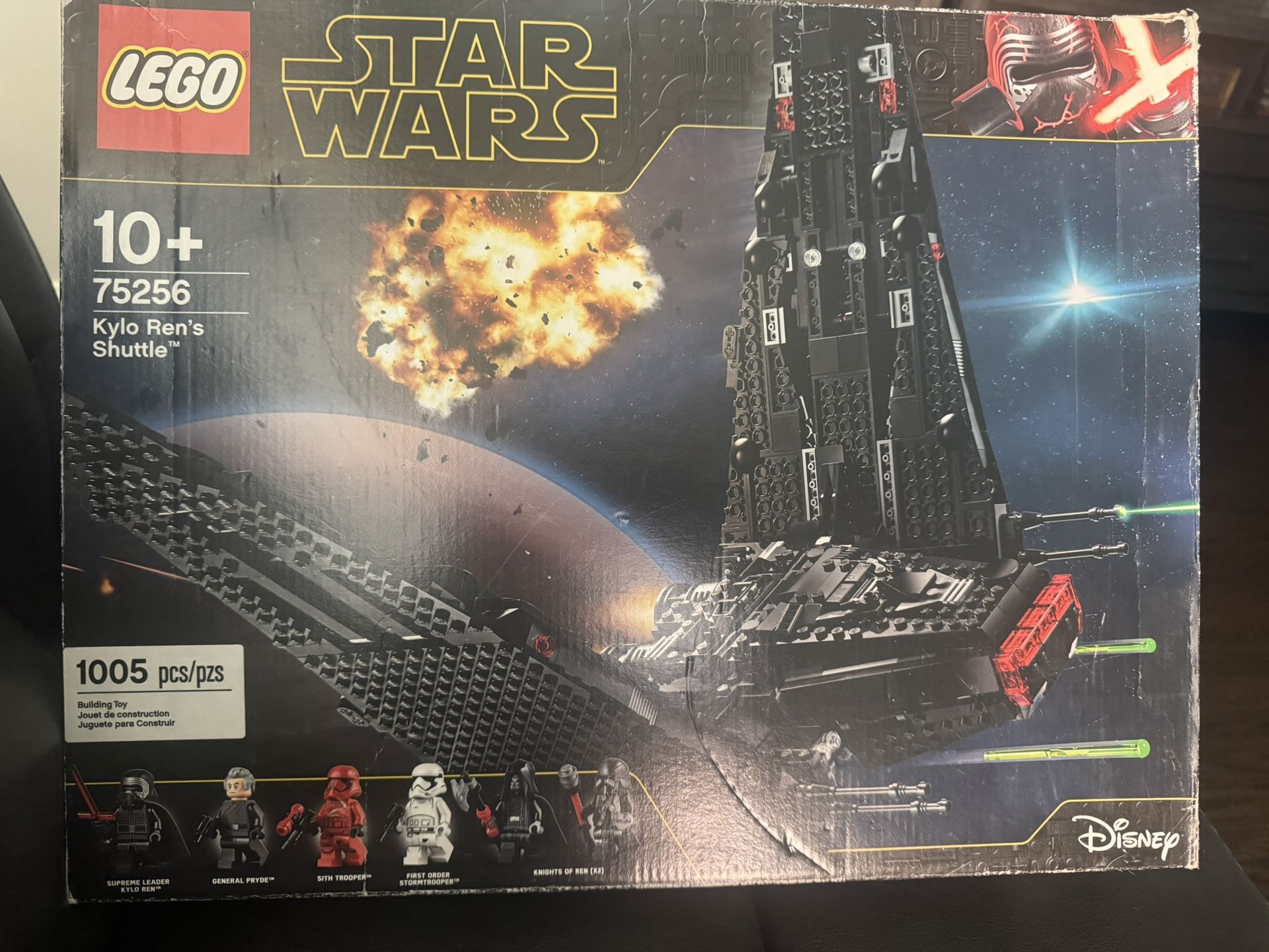 75256 Discontinued Kylo Ren Lego shuttle