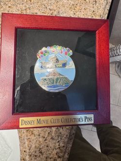 Disney I LAVA YOU JUMBO PIN LE 75