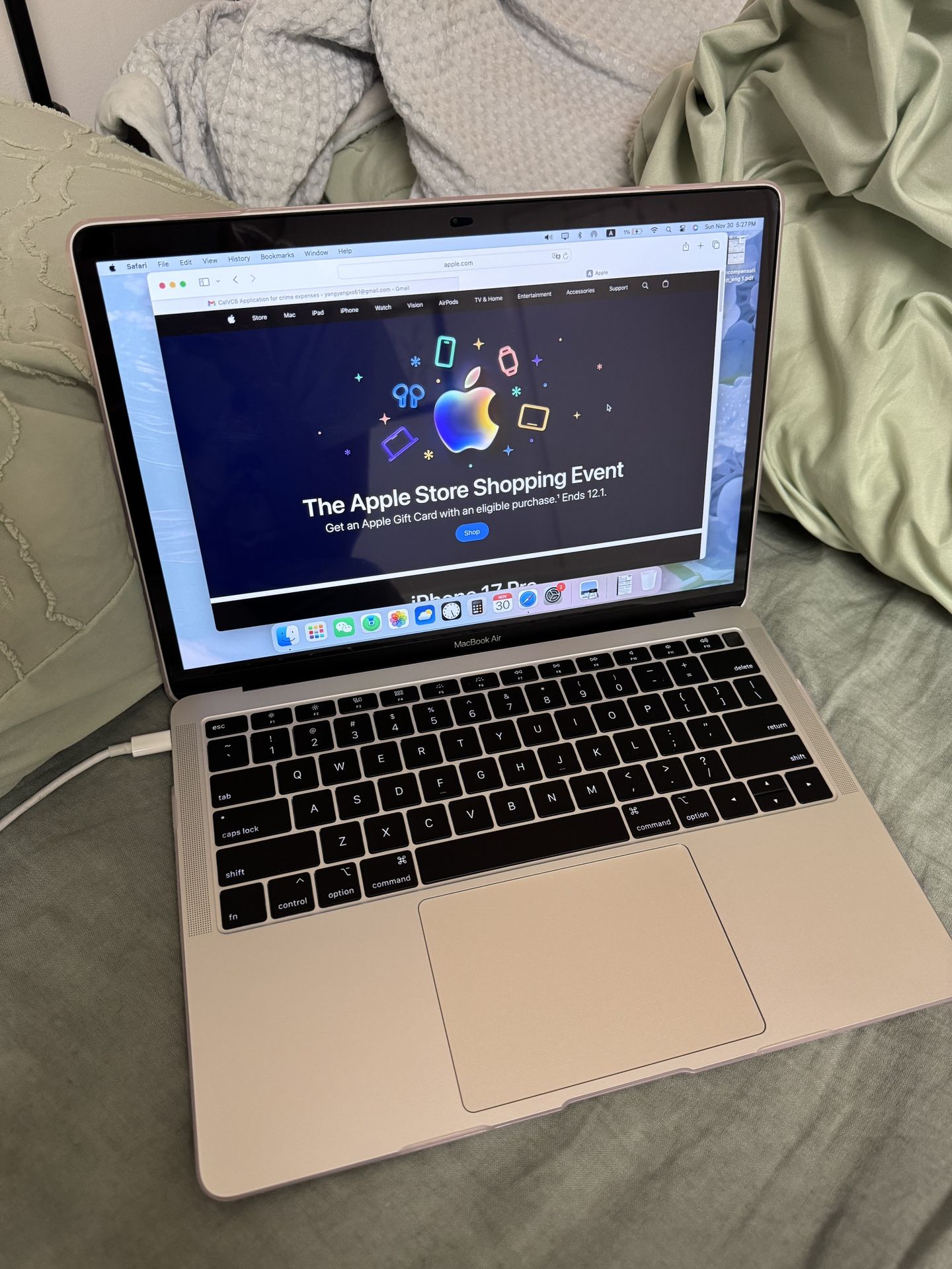 MacBook Air 2019 & Ipad 5th Generation 