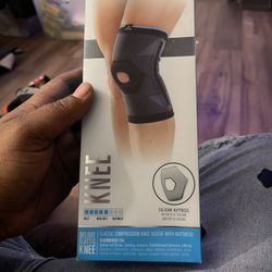 DonJoy DA161KS02-BLK-S Deluxe Elastic Knee for Sprain, Strain, Swelling, Sorenes