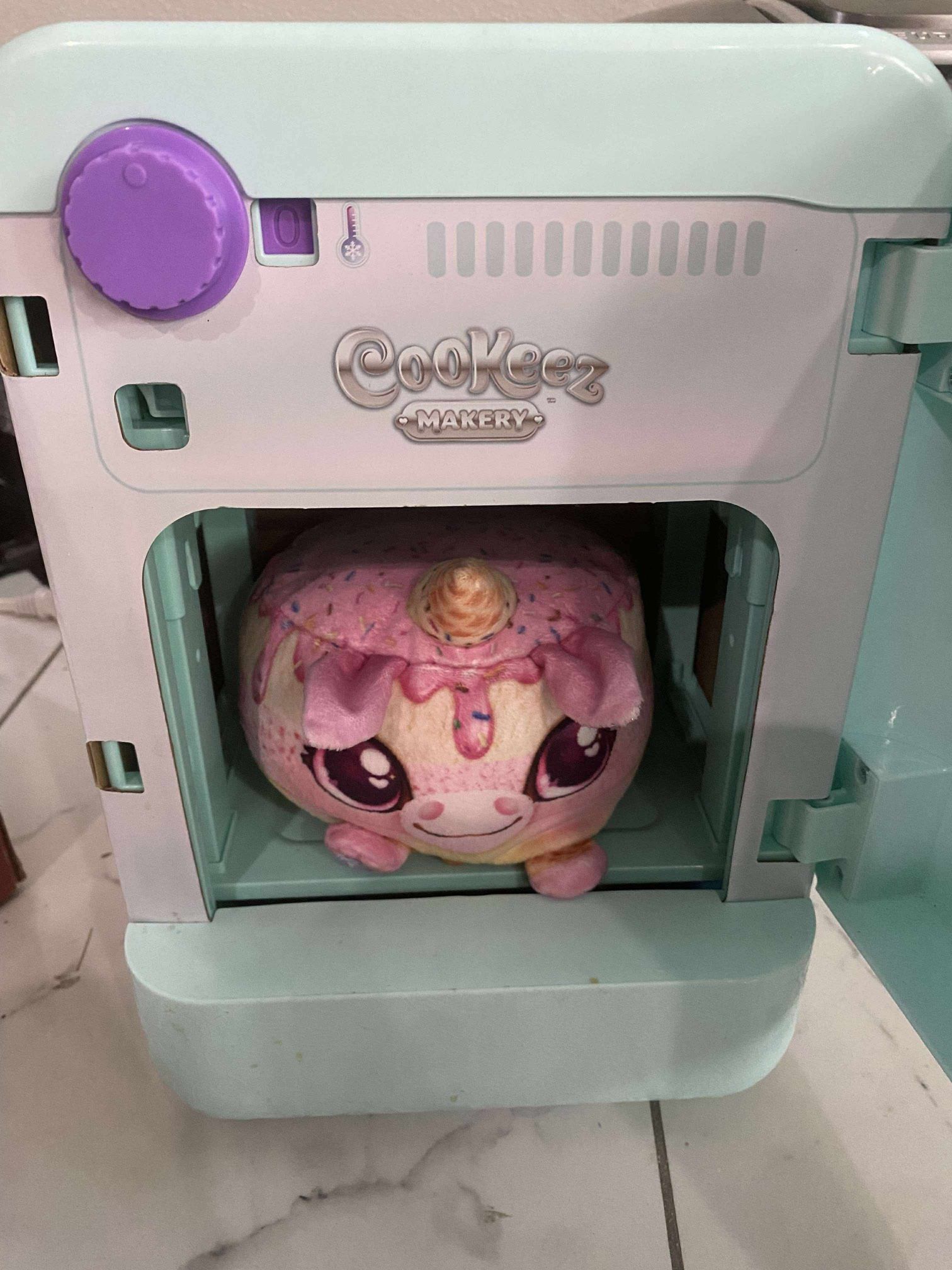 Cookeez Makery 23511 Freezy Cakez Fridge
