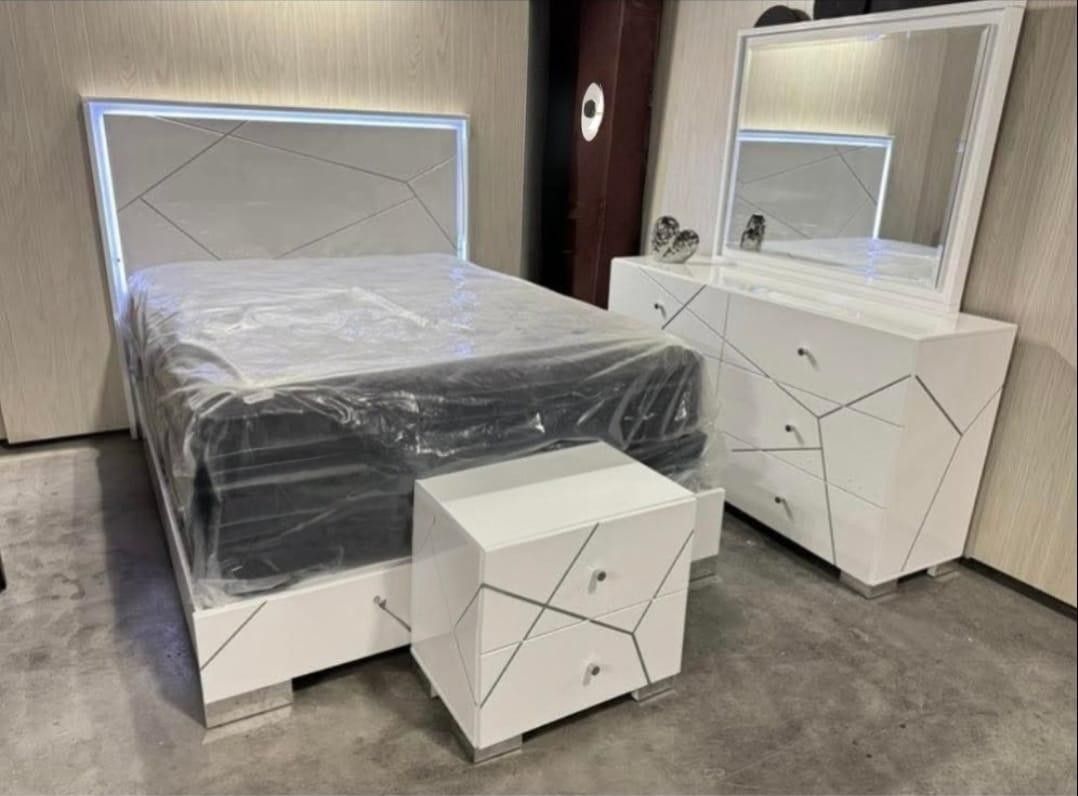 Cama Queen/King Size/Ask For Price/ Preguntar Precio