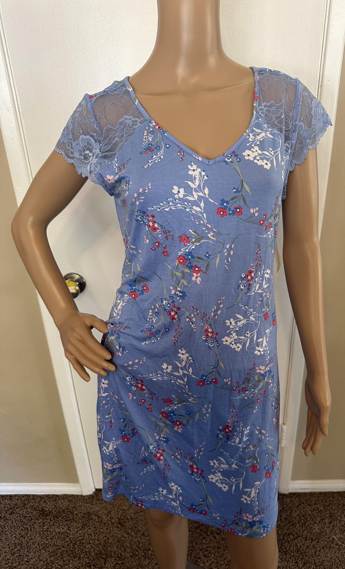 Women’s Nightgown Size Small