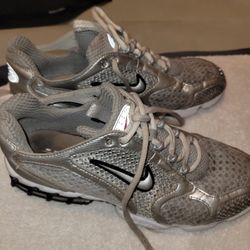 P-6000 NIKES  sz8.5