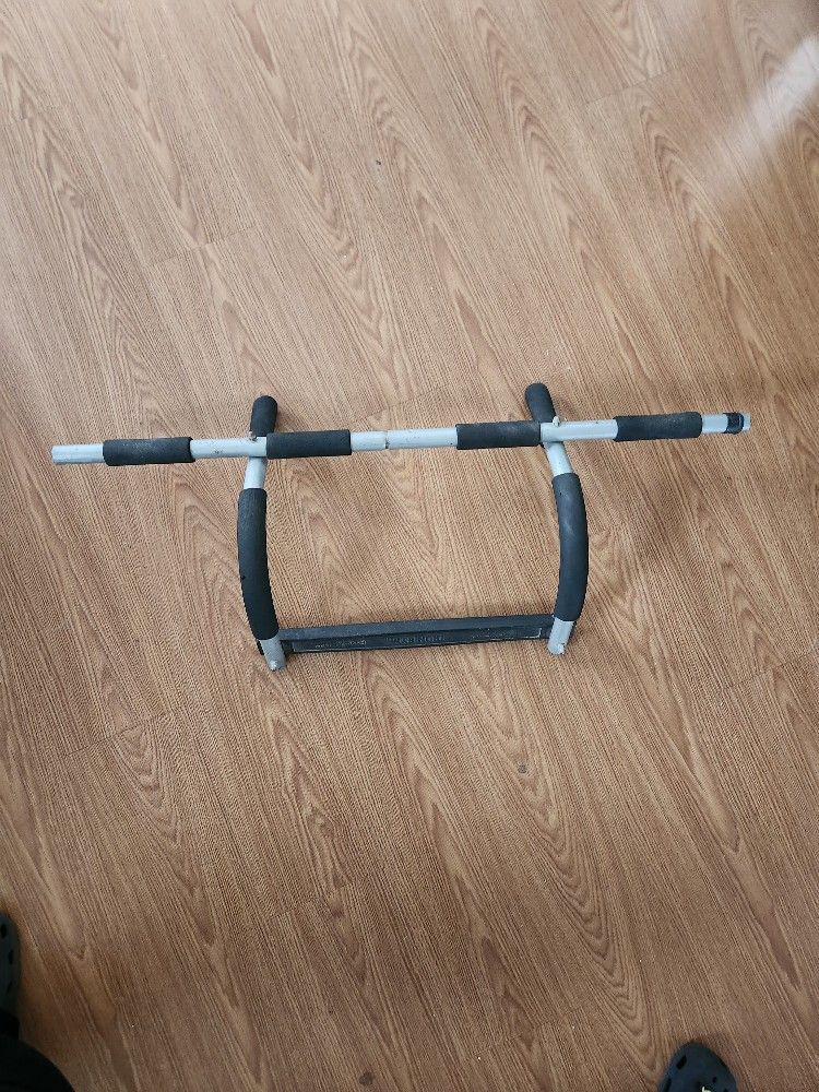 Pull Up Bar