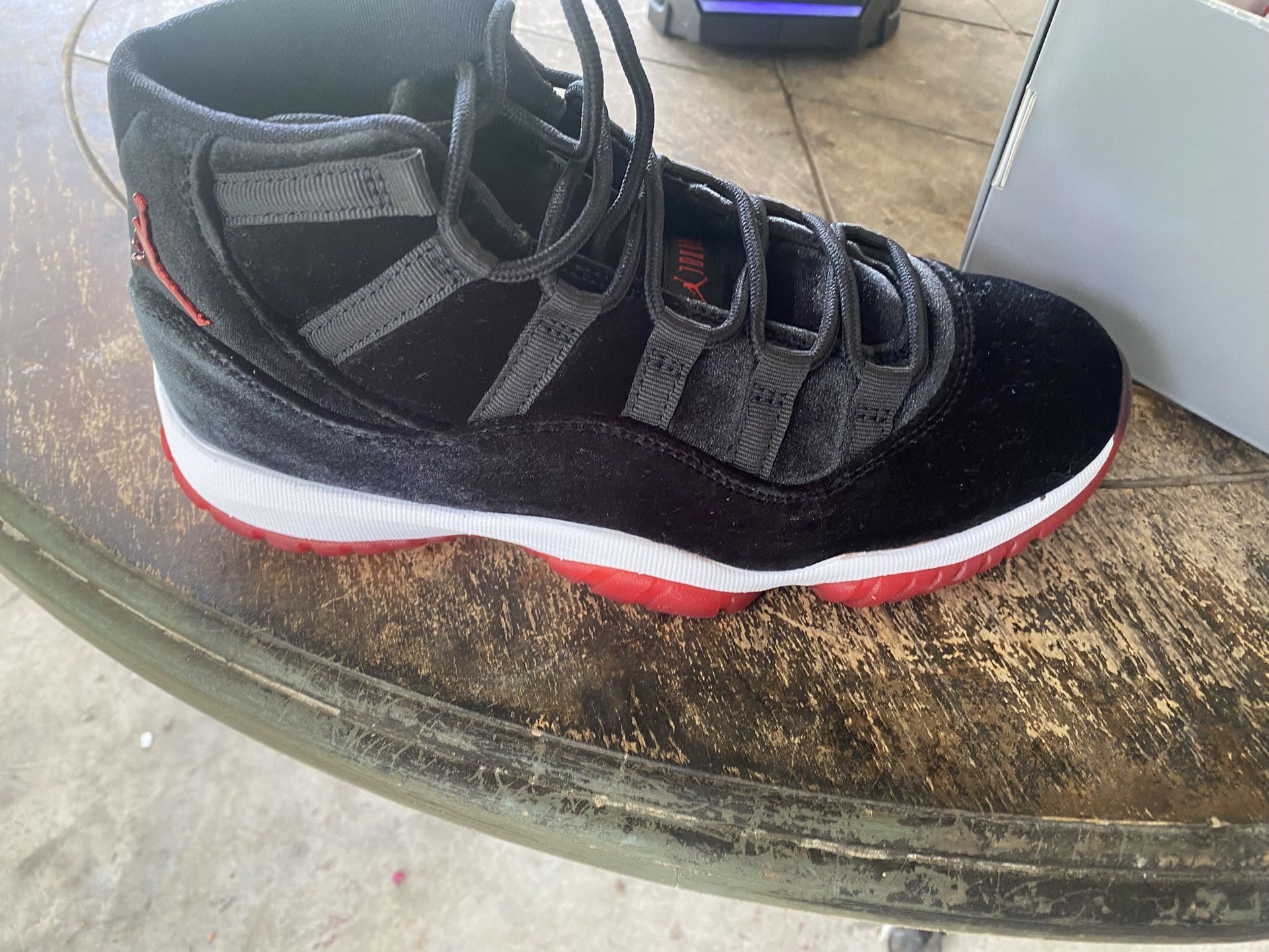 Women’s Size 8 Jordan’ 11 Retro