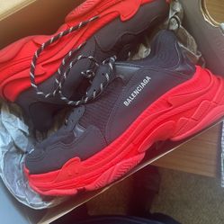 Balenciaga Triple s