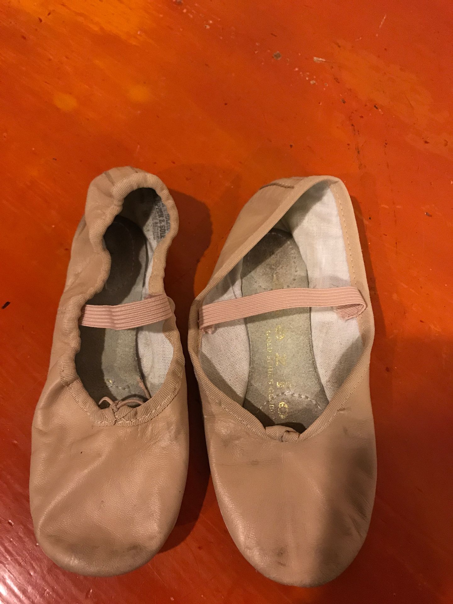 Girls capezio ballet shoe size 4 1/2 N