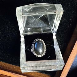 BEAUTIFUL VINTAGE 925 SILVER RING WITH HEMATITE STONE 