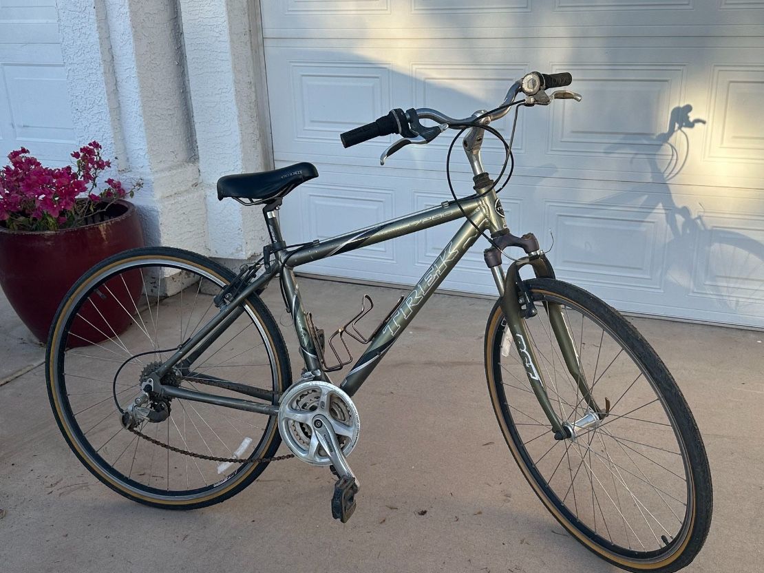 Trek Bicycle Hybrid Bike Multitrack 700 Olive Green