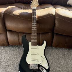 🎸 Fender Squier Mini Electric Guitar – Excellent Condition!