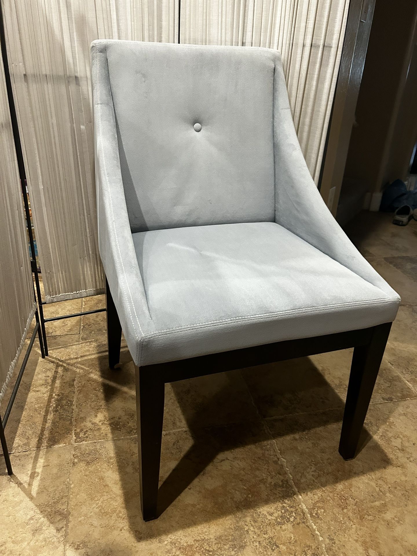 West Elm Blue Velvet Dining Chair (H36” W21” D25”) for Sale in Sun City
