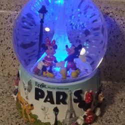 Disney Parks Epcot Paris Showcase Globo de nieve Mickey Minnie Torre Eiffel iluminada