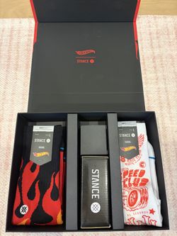 BNIB MINT RARE Hot Wheels x Stance Collab Dodge Van Gift Set L