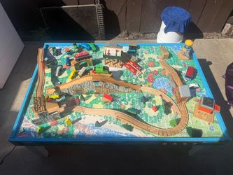 Thomas & Friends Wooden Railway Train Table Set