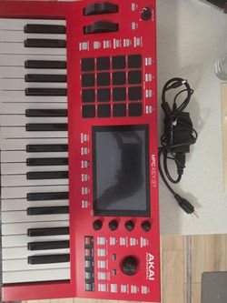 Akai MPC Key 37 – Clean – Ready to Go
Standalone MPC workstation.