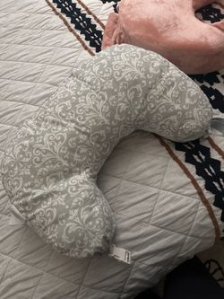 Boppy best latch nursing pillow