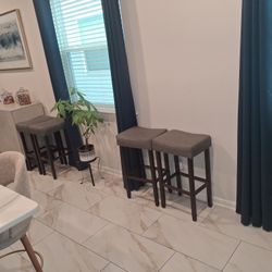 4 Saddle Bar Stools 
