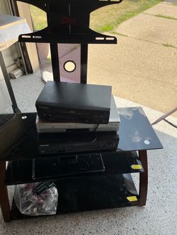 46 inch Vizio TV with stand DVD player casette player in good condition bundle $90