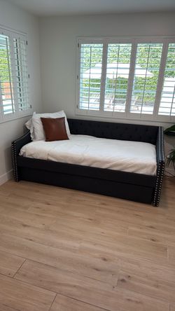 Day bed with two mattresses