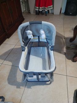Baby.Swing bassinet 