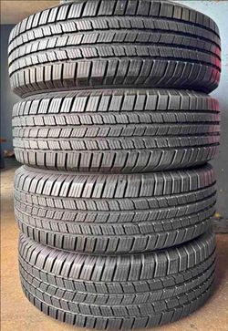 235 55 20 Michelin tires Con 80% de Vida Las 4