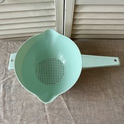 Vintage Tupperware 2-Quart Colander Strainer Aqua Blue