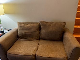 Brown 2-Seat Loveseat – Comfortable & Clean