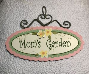Wood Sign - Mom’s Garden