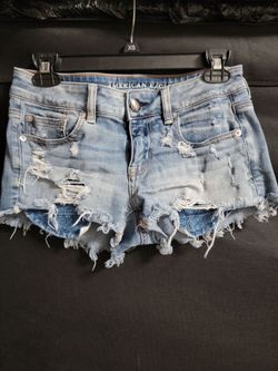 Women's American Eagle Outfitters Light Wash Distressed Denim Shorts size 4