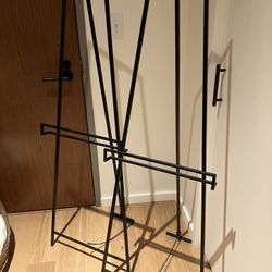 Black Metal Easel 58”