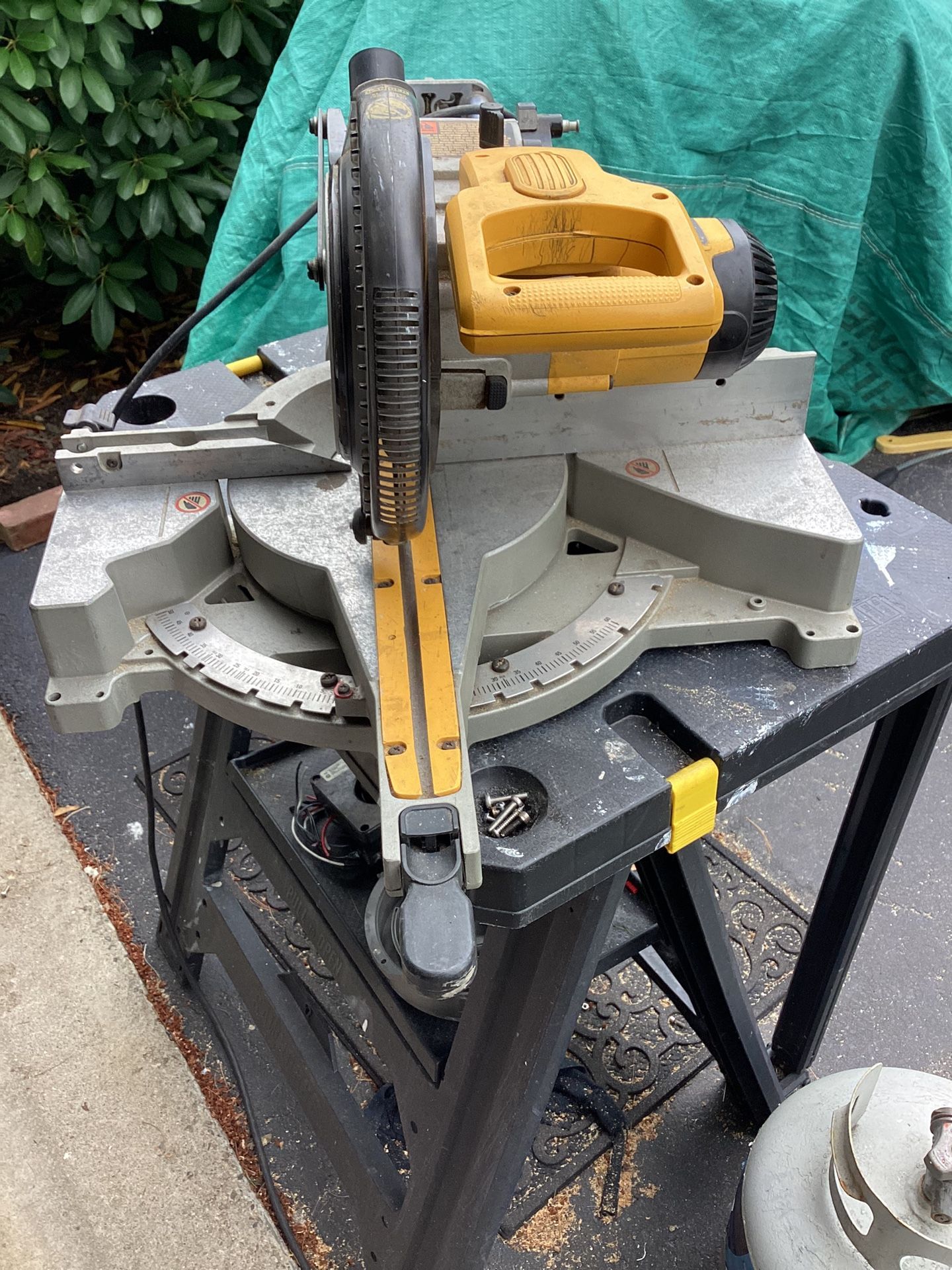 DeWalt DE712 8-1/2” Slide Miter Saw