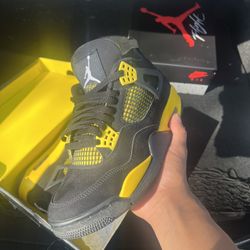 Jordan 4 Thunder Size 8