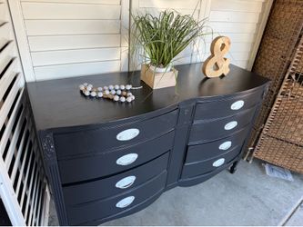 Dresser with 6 drawers