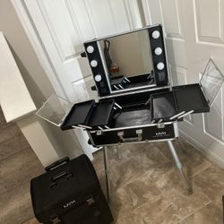 NYX Professional Vanity & Rolling Case