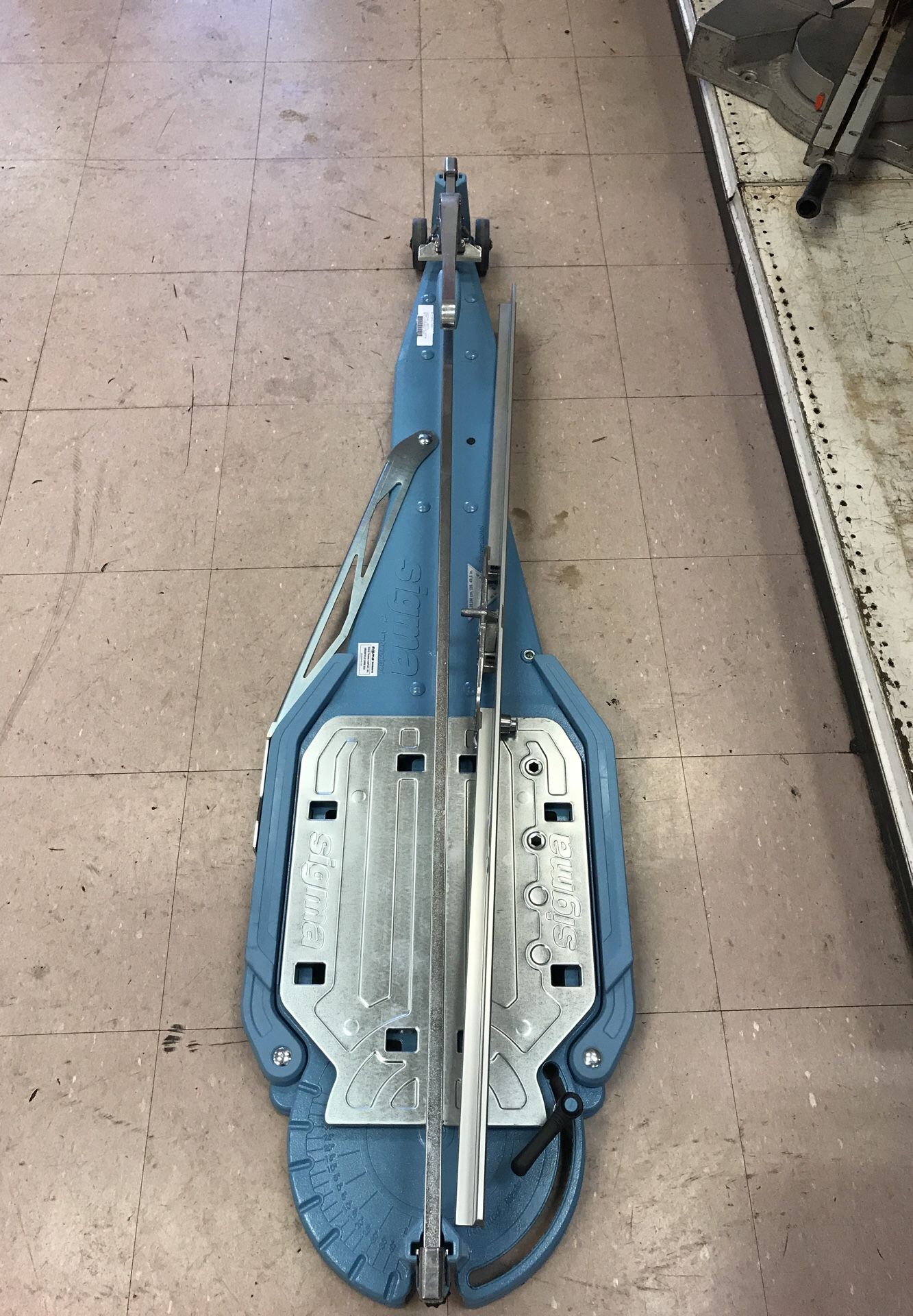 Sigma tile cutter