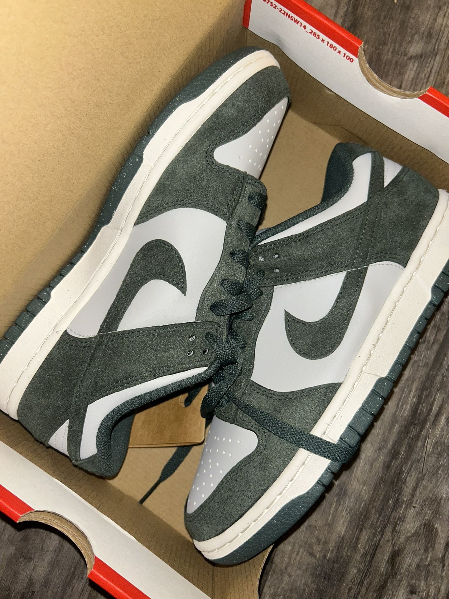 Women’s Nike Dunks Size 7