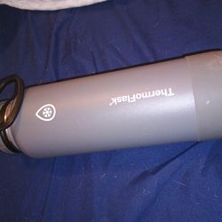 Stainless steel water bottle