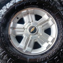 LT305x65x18 Nitto RidgeGrappler 12Ply Tires on 6 Lug Chevy / Gmc Rims