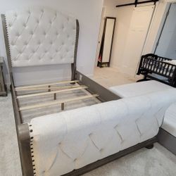 Beautiful Queen Size Bed