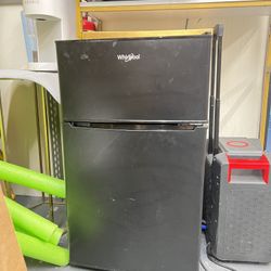 Whirlpool Mini Fridge 