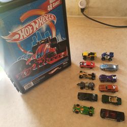 Hotwheels  case plus 12 cars