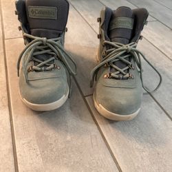 Columbia Women’s Hiking Boots Size 9