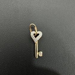 14K Yellow Gold Lucky key pendant CZ stones 1 gram